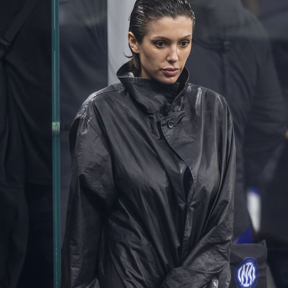 Bianca Censori enviou um link com arquivos eróticos para um grupo de funcionários de uma outra empreitada, a plataforma Yzyvsn. Entre os trabalhadores, estava uma pessoa de 14 anos