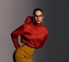 Bruna Marquezine é a nova embaixadora da Ray-Ban e estrela campanha em que aposta em tendências como o total jeans e o utilitarismo chic