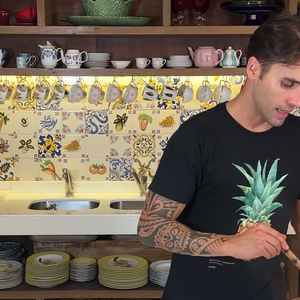 Por fim, acrescente o cheiro verde para dar um sabor ainda melhor para sua sopa
