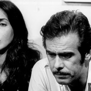 Francisco Cuoco e Betty Faria na 1ª versão de 'Pecado Capital'. Novela está na lista no livro Um Século de Histórias: O Brasil e o Mundo pelos Olhos do Maior Jornal do País