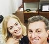 Nos cliques, Luciano Huck e Angélica apareceram em uma fotografia feita a cada ano, de 2003 até 2025