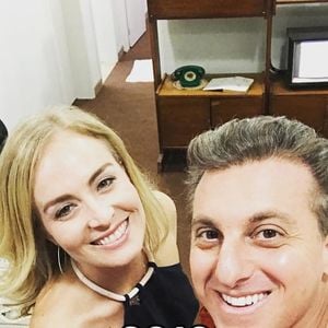 Nos cliques, Luciano Huck e Angélica apareceram em uma fotografia feita a cada ano, de 2003 até 2025