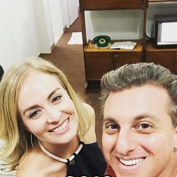 Nos cliques, Luciano Huck e Angélica apareceram em uma fotografia feita a cada ano, de 2003 até 2025