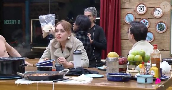 Em 'A Fazenda 17', Fernando Sampaio já teve discussão com Gaby Spanic e agora se envolveu em briga com outros peões por causa de pão escondido