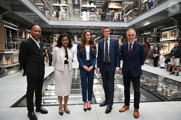 Kate Middleton surpreendeu ao desrespeitar levemente o dress code do local
