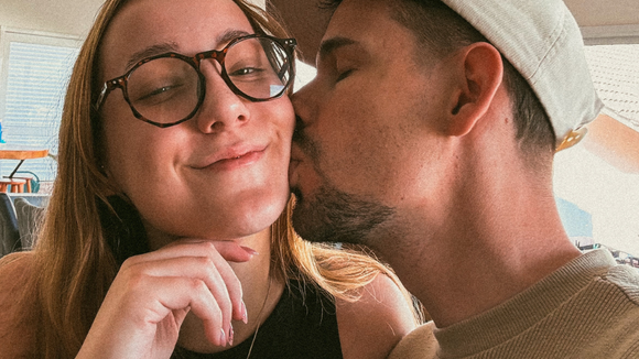 'A esposa morrendo no hospital e ele olhando para outra': viúvo de Isabel Veloso, Lucas Borbas REVOLTA web ao contar como conheceu Diulia, sua atual noiva