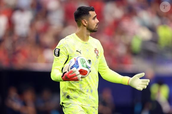 Após brilhar mesmo com a eliminação de Portugal na Copa 2026, Diogo Costa voltou aos holofotes por uma curiosidade revelada pela FIFA: ele resistiu à posição de goleiro no início da carreira