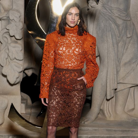 Alexa Chung prestigia desfile Saint Laurent na Semana de Moda de Paris, na França, nesta segunda-feira, 29 de setembro de 2025