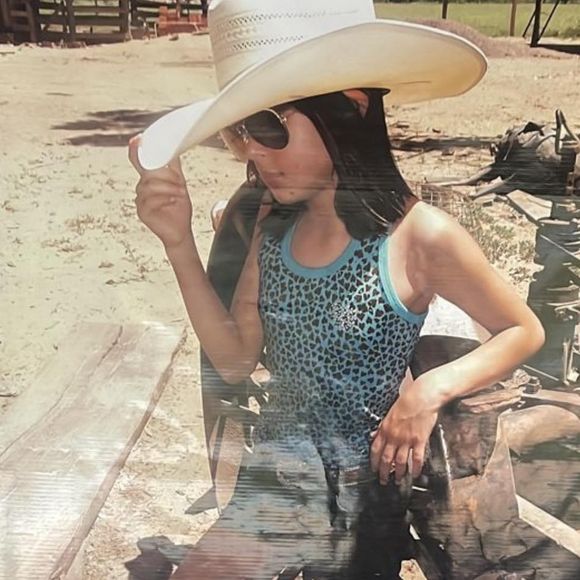 Olha a mini boiadeira aí gente! Mesmo na infância, Ana Castela já previa o que estava por vir