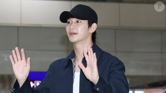 Kim Soo-hyun: a Gold Medalist, agência fundada pelo ator, apresenta outra versão. Em nota enviada à imprensa, eles afirmam que o evento foi adiado por questões de segurança