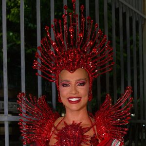 Virgínia Fonseca teve aulas de samba no pé com o professor Carlinhos Salgueiro e iniciou os ensaios com costeiro no final de janeiro