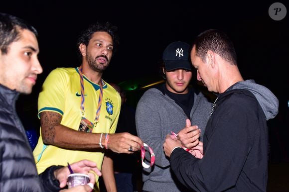 Novo affair de Ivete Sangalo, Tiago Maia, é fotografado em clima descontraído com Marcelo Sangalo em evento Arena Brasileira