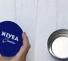 Para fazer um organizador para a sua cozinha, separe uma latas vazia de creme Nivea