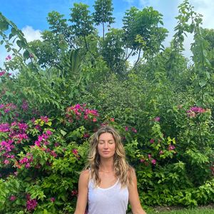 Gisele Bündchen também não dispensa a meditação que, segundo ela, é um dos segredos de sua plenitude espiritual