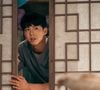 Por outro lado, Gwan-sik é um jovem silencioso e tímido que se apaixona pela protagonista desde a infância