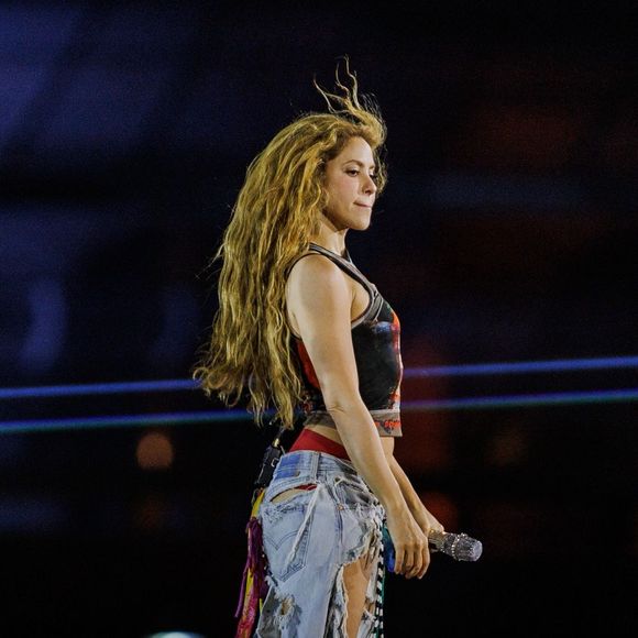Além dos convidados, Shakira também planeja fazer um espetáculo de cores junto dos fãs