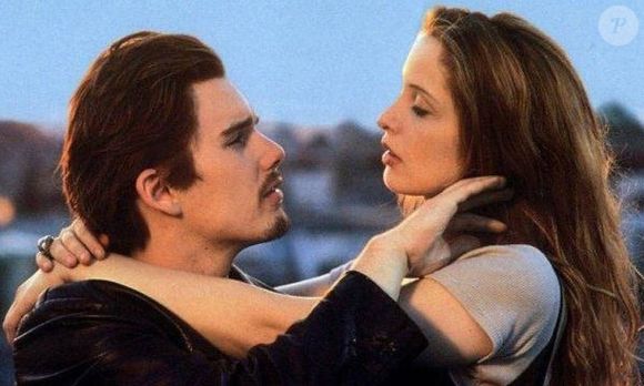 Depois de uma conversa animada, eles decidem descer do trem em Viena para passar um dia juntos antes de seguirem para seus respectivos destinos