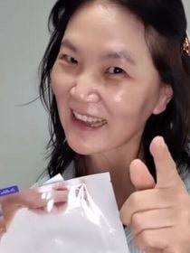 Aprendi com uma mãe coreana esses 4 truques simples que fizeram minhas máscaras faciais renderem muito mais