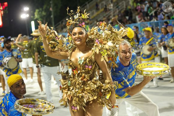 Fechando a noite, a Unidos da Tijuca levou emoção e impacto visual à avenida com o enredo Carolina Maria de Jesus: O Diário de uma Favelada. A proposta potente ganhou ainda mais força com a entrada de Mileide Mihaile, que apostou em um dos looks mais comentados do ensaio