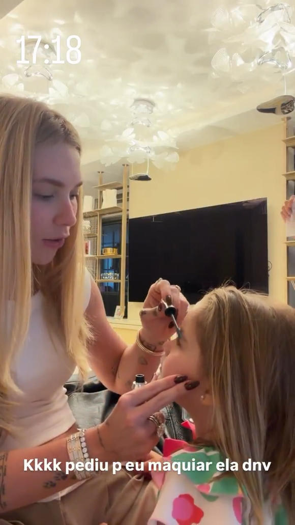 Virginia Fonseca apareceu maquiando a filha Maria Flor em vídeo publicado nas redes sociais após viralizar registro de Ana Castela com a menina