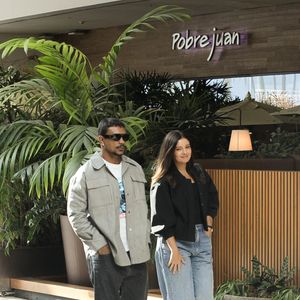 Sophie Charlotte e Xamã surgiram com produções de estética street style durante passeio na Barra da Tijuca