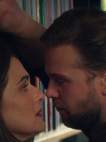 Hoje na Netflix, uma minissérie de suspense divertida com episódios de meia hora, baseada em um livro