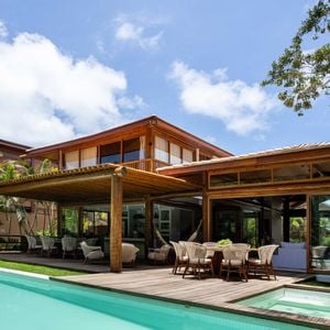 Heloísa Périssé tem casa de praia na Bahia, com 365m² em 700m² de propriedade