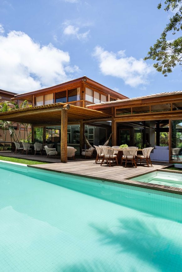 Heloísa Périssé tem casa de praia na Bahia, com 365m² em 700m² de propriedade