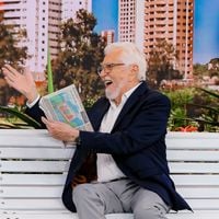 Aos 90 anos, Carlos Alberto de Nóbrega vai passar por cirurgia no coração; humorista de 'A Praça é Nossa', do SBT, tem estado de saúde atualizado pela mulher