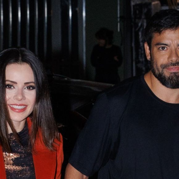 Sandy assume namoro com o médico Pedro Andrade em primeira aparição - com direito a mãos dadas. Veja fotos!