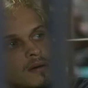 Alexandre (Guilherme Fontes) é condenado em 'A Viagem'? Irmão de Diná (Christiane Torloni) é preso por 18 anos, mas se sucidia nos próximos capítulos.