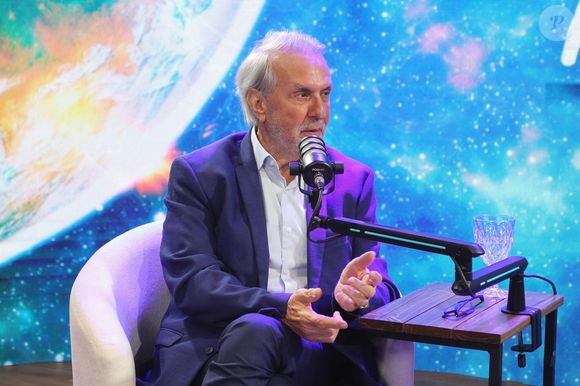 Conexão espiritual emociona vidente Robério de Ogum ao falar da campeã: 'E mesmo com a partida do seu pai desse plano, esteve protegida espiritualmente por ele. É lindo ver essa conexão'