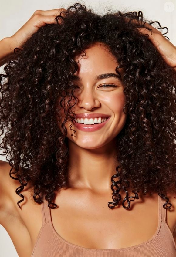 Os especialistas insistem que lavar o cabelo, mesmo todos os dias, não faz mal e não causa mais queda de cabelo