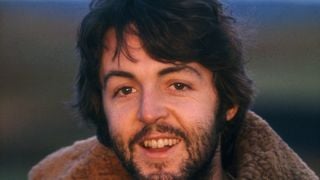 A reflexão de Paul McCartney sobre a atitude: 'A tristeza não é tristeza, é felicidade vestindo um casaco preto'