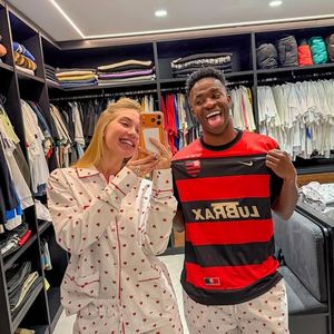 Neste domingo, 1 de março de 2026, Virgínia mostrou que foi dormir combinando o pijama com Vini Jr.