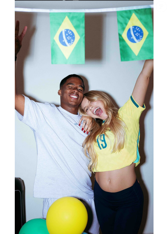 A modelo e influenciadora Gabriely Miranda, do perfil @gabriely, acumula 1,6 milhão de seguidores no Instagram e assumiu o relacionamento com Endrick, em outubro de 2023. O casal surpreendeu o público ao anunciar o casamento em setembro de 2024 e agora espera o primeiro filho juntos