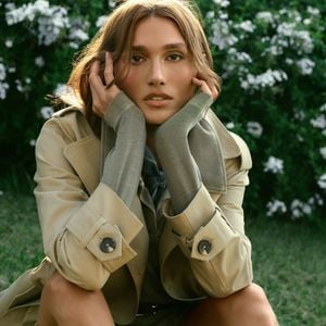 Sasha surge com visual sóbrio e contemporâneo, unindo elegância e conforto em peça-chave da nova coleção da marca