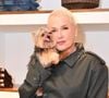 'Ela quase morre do coração': Xuxa reprova atitude de fã ao defender pet de estimação, Doralice, em chegada ao PR para show da turne 'O Último Voo da Nave'