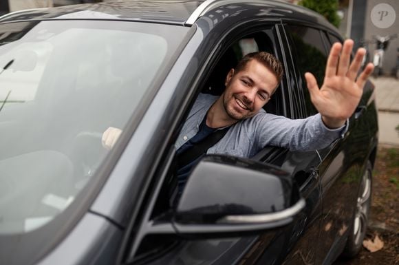 Segundo a psicologia, quem acena para um motorista de carro que freia demonstra empatia e é bom para os dois lados