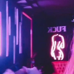 Um dos espaços mais comentados era o "quarto do sexo", ambiente temático que chegou a hospedar famosos como Juliette Freire após sua vitória no BBB 21 e a cantora cubana Camilla Cabello.