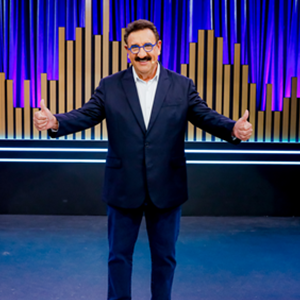 Ratinho possui hoteis, criação de gado, 6 emissoras de TV e 77 de rádio