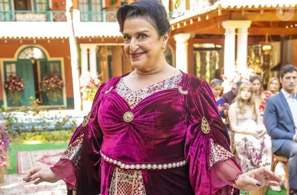 Vinda do teatro e da comédia, Grace Gianoukas encontrou um terreno fértil nas personagens extravagantes. Suas mulheres costumam ser dramáticas, espalhafatosas, autoritárias e absolutamente divertidas.