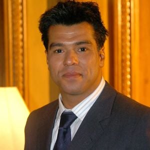 Maurício Mattar estava com seu visual clássico em 2005, quando fez parte da novela 'A Lua Me Disse'