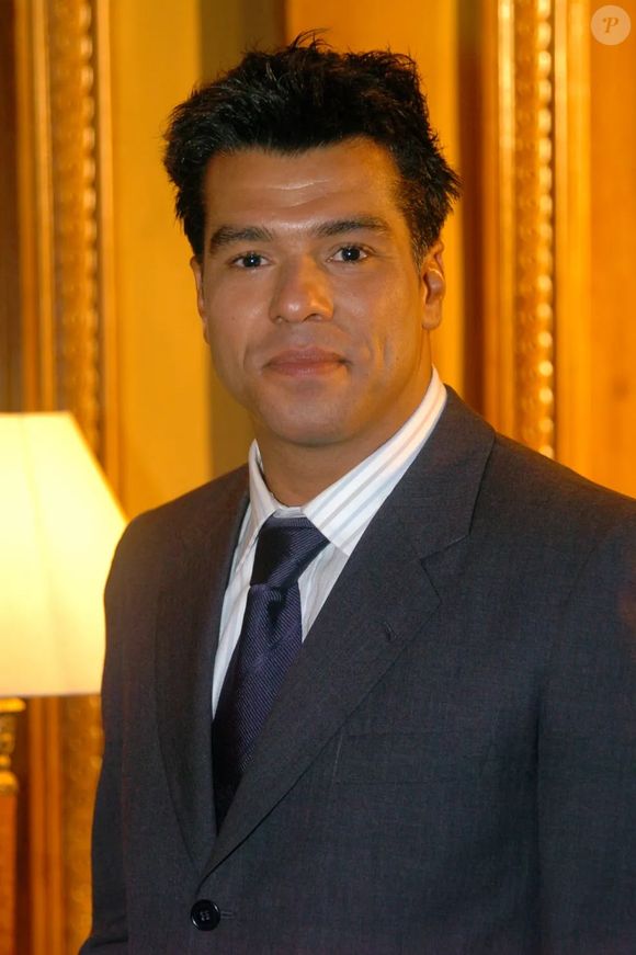 Maurício Mattar estava com seu visual clássico em 2005, quando fez parte da novela 'A Lua Me Disse'