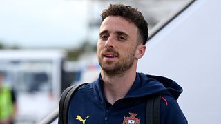 Diogo Jota morre em grave acidente de carro aos 28 anos ao lado do irmão, André Silva, e 10 dias após casamento. Saiba quem foram os jogadores