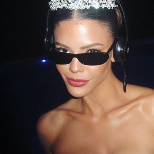 A atriz Vitória Strada, do 'BBB 25', também falou ser adepta à uma maquiagem mais leve, e não dispensa o protetor solar.