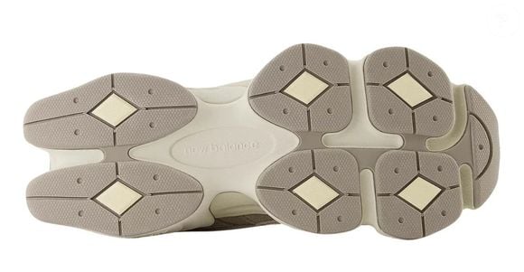 O New Balance 9060 na versão Mushroom Arid Stone Beige é um investimento certeiro para quem procura um tênis capaz de acompanhar diferentes estilos e ocasiões ao longo do ano