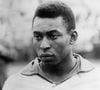 Pelé foi o maior ícone da história das Copas do Mundo e o único jogador a conquistar três títulos mundiais (1958, 1962 e 1970). Eleito o Atleta do Século, suas atuações revolucionaram o futebol e elevaram o Brasil ao posto de maior vencedor da competição
