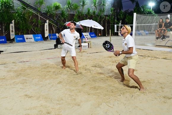 Em clima descontraído, Jonas Sulzbach e Fausto Carvalho divertem o público durante partida