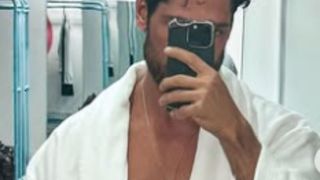 Galã em perigo! Ator do remake de 'Vale Tudo' quase perdeu a perna e ficou em coma após procedimento estético